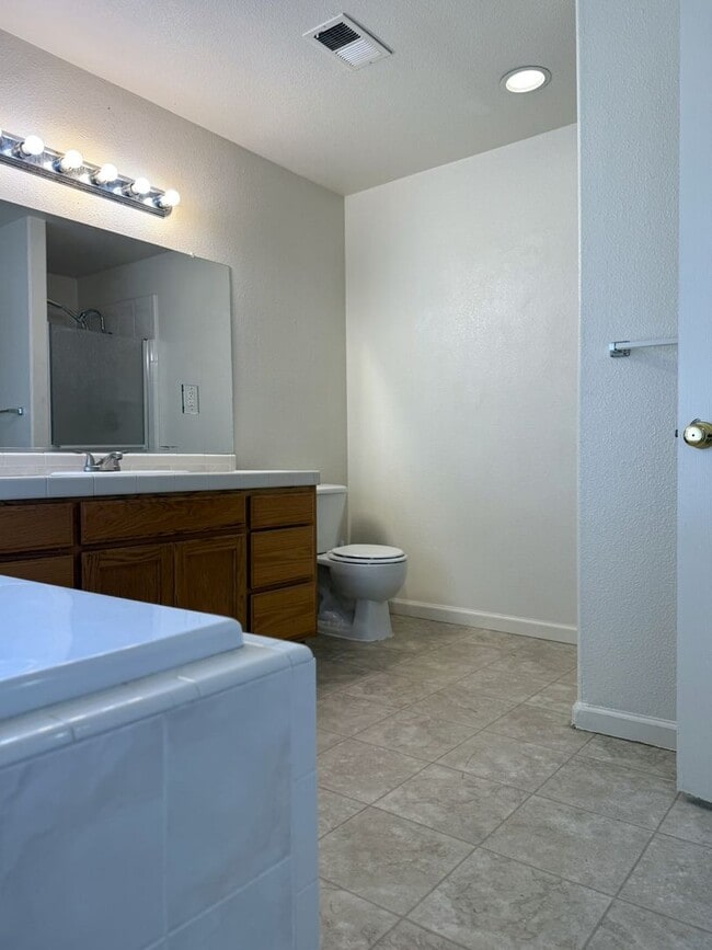 Building Photo - Spacious 2/1 in the country AVAILABLE NOW!!!