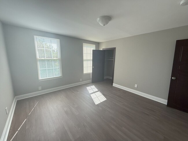 Building Photo - Fully Renovated 2BR Home w/ Fenced Yard & ...