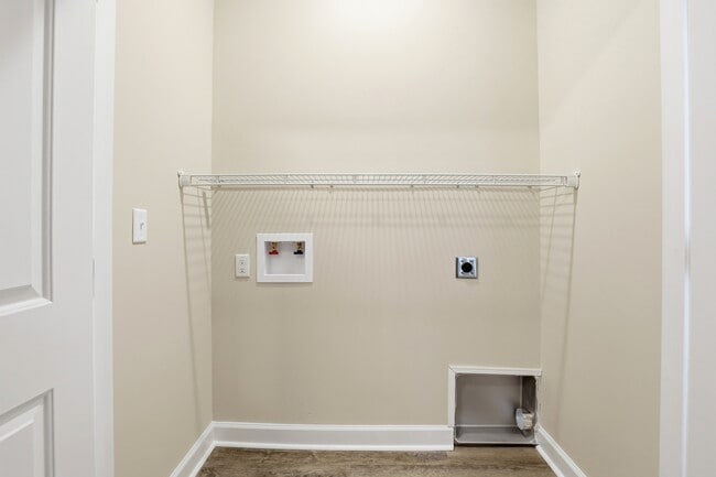 Building Photo - 111 N Mill St