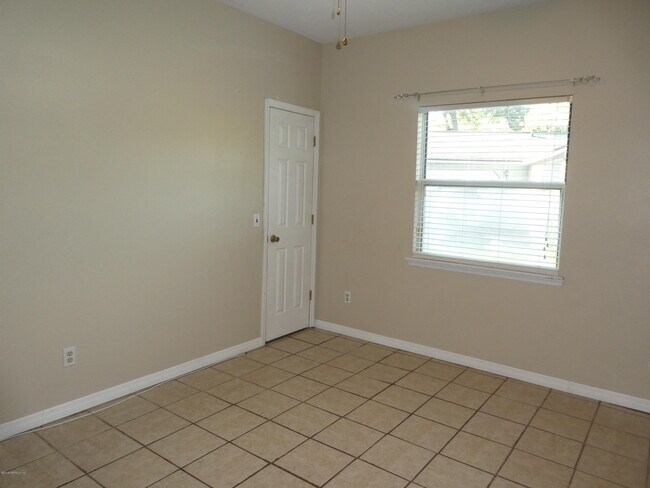 Building Photo - 8804 Ivymill Pl N