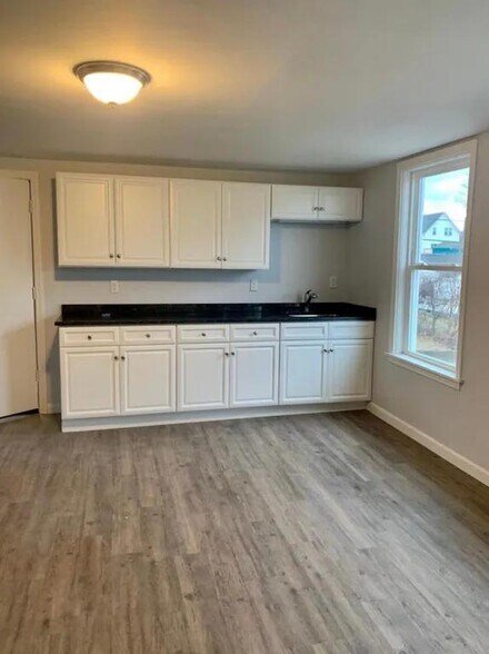 Kitchen - 213 Grand St