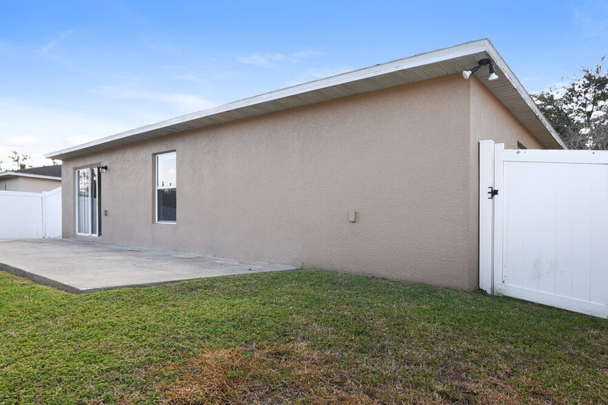 Building Photo - 2114 Nicollett Way