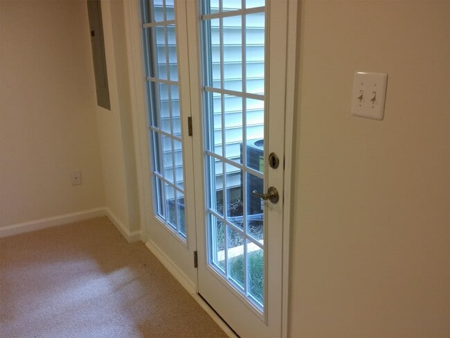 Building Photo - 22854 Yellow Oak Terrace