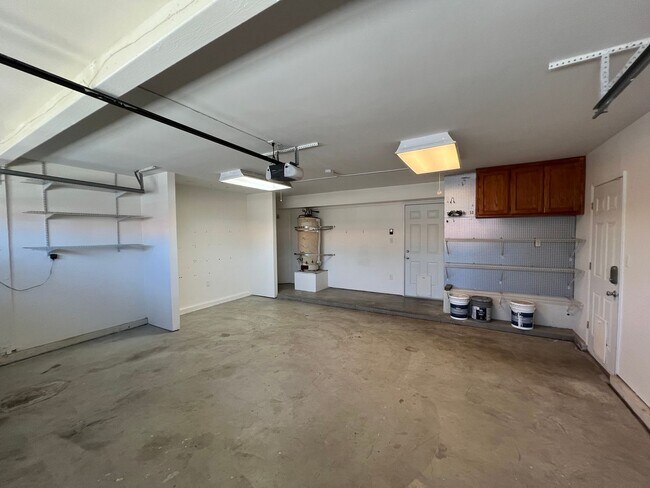 Building Photo - 7501 Canyon Clover Dr