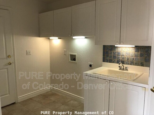 Building Photo - 9201 W Chatfield Pl