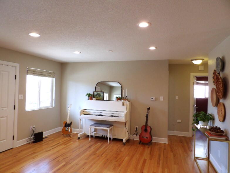 Building Photo - 1806 Koshare St