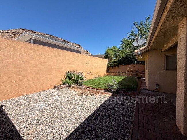 Building Photo - 3182 S Bloomington Dr W