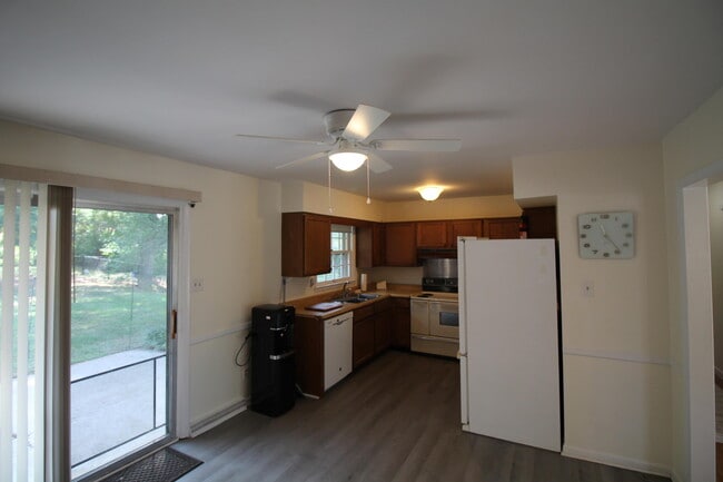 Building Photo - 2906 Brigadoon Pkwy