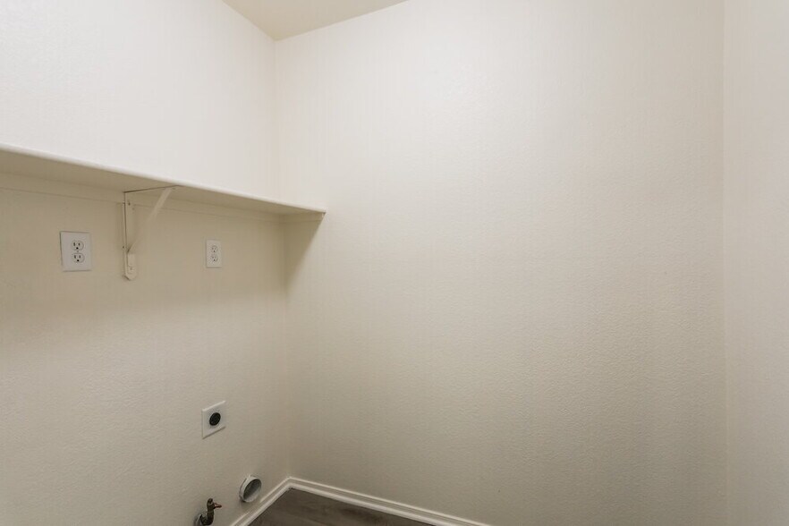 Building Photo - 2068 S Mcconnell Dr