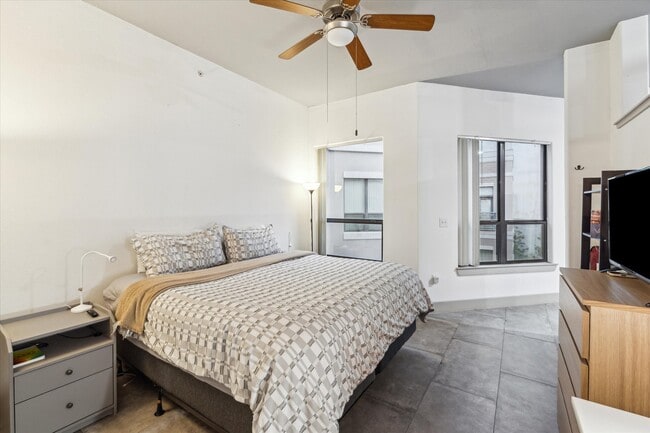 Building Photo - 1901 Post Oak Blvd