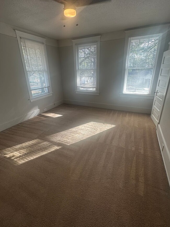 Building Photo - 3231-3233 Duncan St