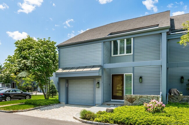 Building Photo - 1 Island Dr