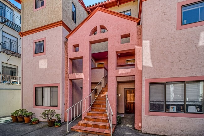 Building Photo - NORTH BERKELEY APARTMENT FOR RENT - $4,800