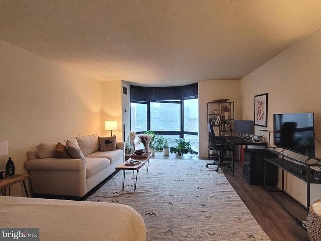 Building Photo - 2020 Walnut St