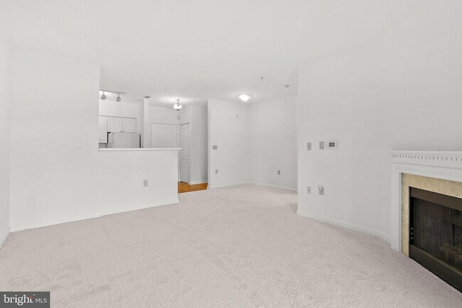 Building Photo - 2204 Westcourt Ln