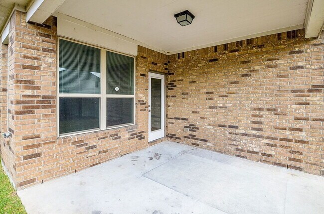 Building Photo - 16608 Spirit Lake Ct