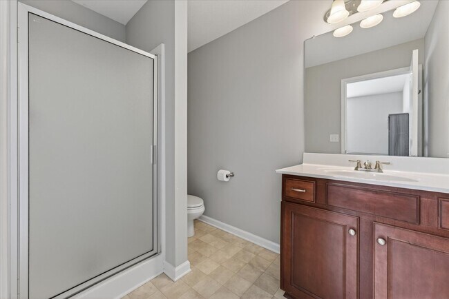 Building Photo - 3 Bedroom 3 1/2 Bath Pet Friendly Condo For Rent!