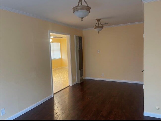 Building Photo - 605 Tovrea Rd