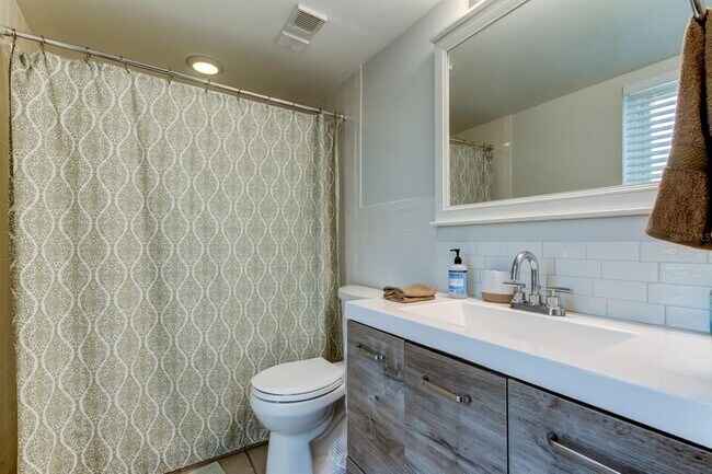 Building Photo - 90 S Highland Ave