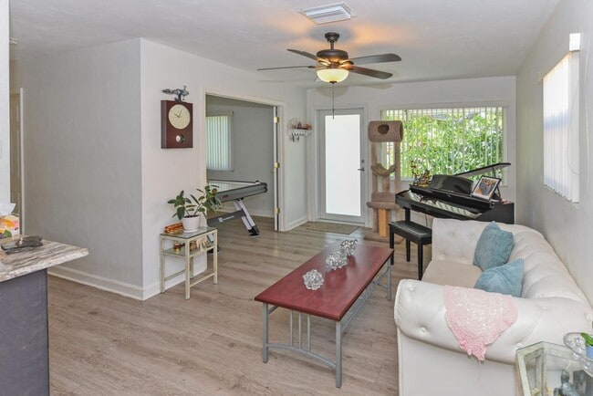 Building Photo - 727 Bunker Rd