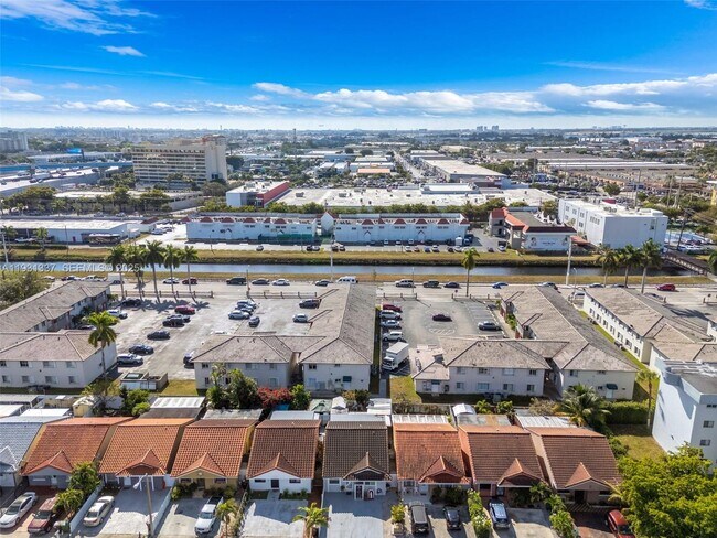 Building Photo - 2140 W 53rd St