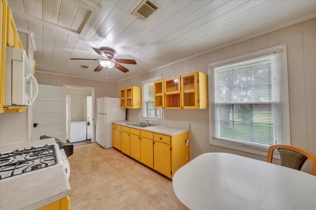 Building Photo - 601 Travelers Rest Rd