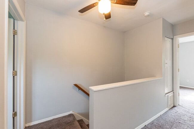 Building Photo - 3 Bedroom Townhouse Near Downtown Durham