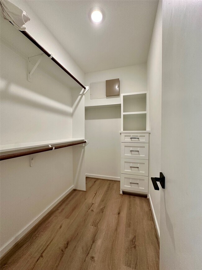 Building Photo - 203 Danna Ln