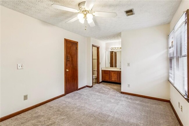 Building Photo - 1105 Booth Ct SW