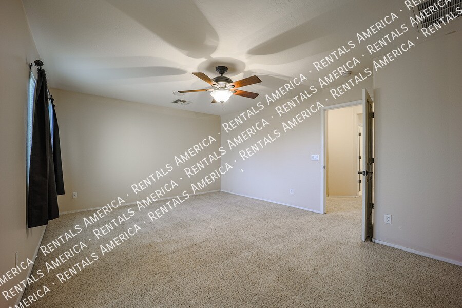 Building Photo - 3854 E Parkview Dr