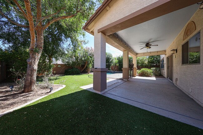 Building Photo - 2744 E Donato Dr