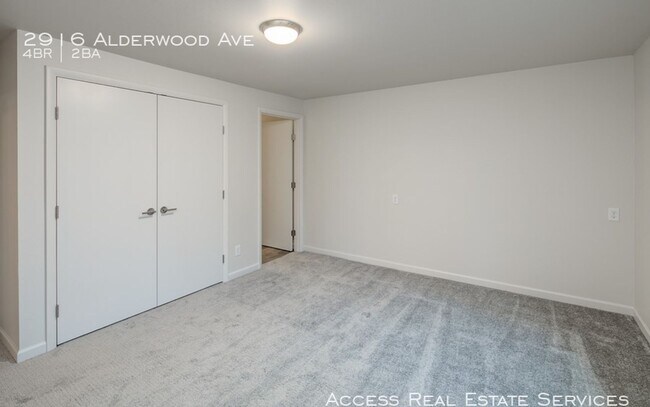 Building Photo - 2916 Alderwood Ave
