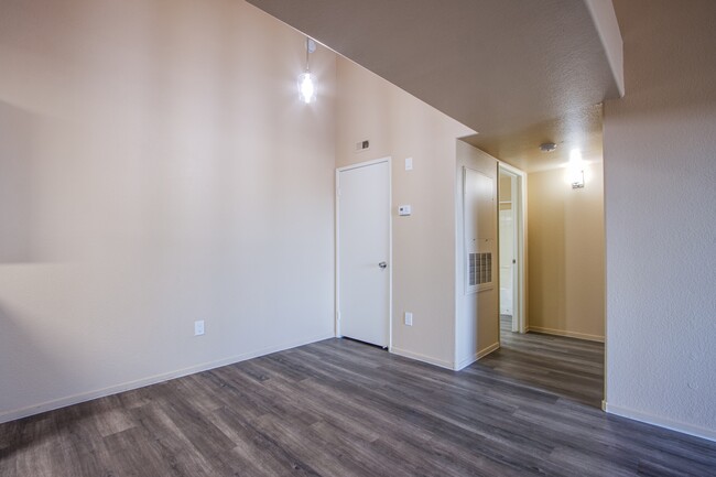 Building Photo - 7885 W Flamingo Rd