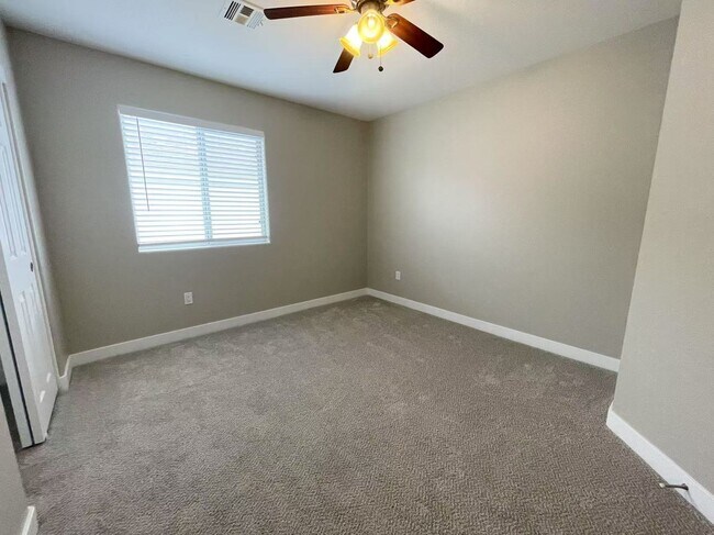 Building Photo - Inside the gated community townhouse