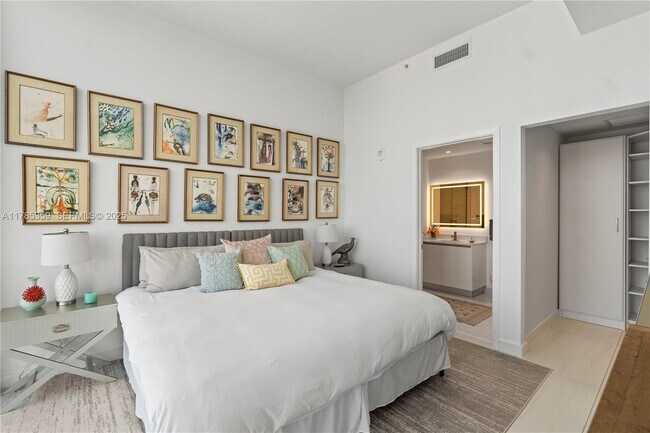 Building Photo - 2678 Tigertail Ave