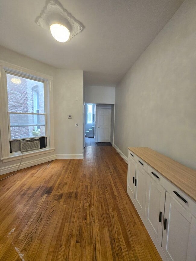 Building Photo - 4104 S Lake Park Ave