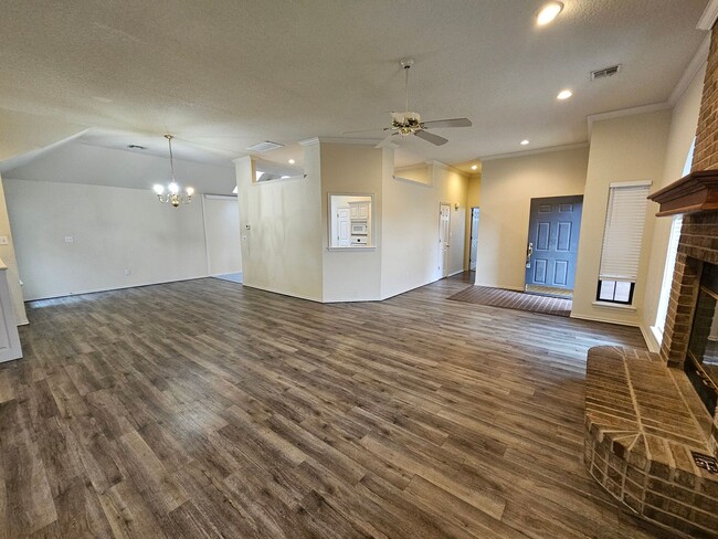 Building Photo - (2) Bed/(2) Bath West Norman Patio Home Av...