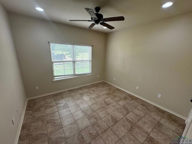 Building Photo - 133 Summer Creek Dr