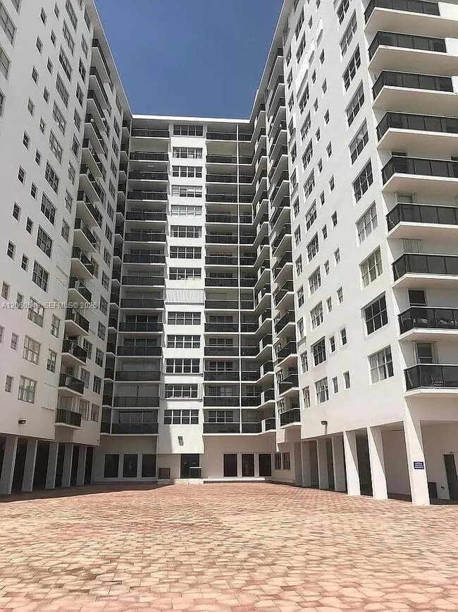 Building Photo - 6039 Collins Ave