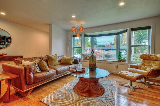 Building Photo - 4bd/2ba Edmonds Home
