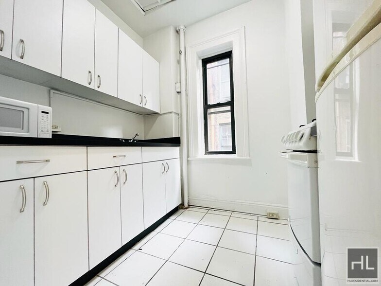 Building Photo - EAST 55 STREET