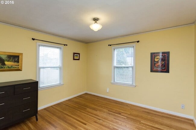 Building Photo - Coming Soon Sellwood-Moreland Two story, 3...