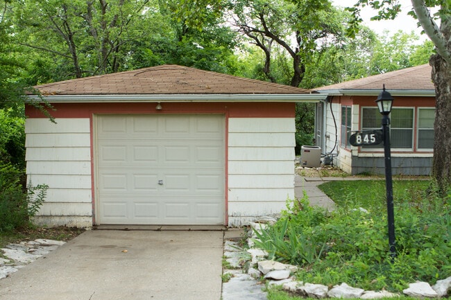 Building Photo - Cute Home Near Anneberg Park!