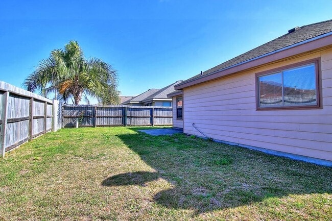 Building Photo - 6824 Fox Tail Dr