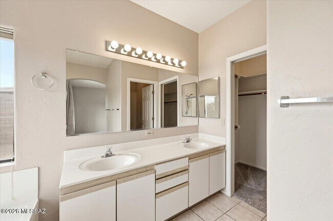Building Photo - 10961 E Siskin Pl