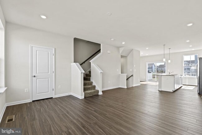 Building Photo - 136 Winterplace Dr