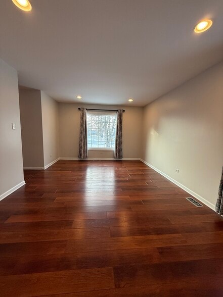 Building Photo - 284 Washo Dr