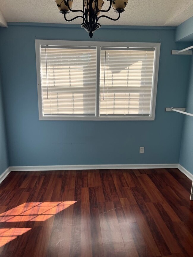 Building Photo - 1 Bedroom Apartment For Rent