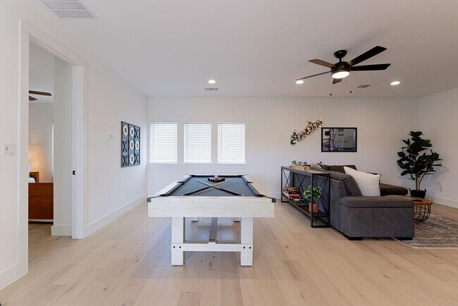 Building Photo - 1201 Canyon Edge Dr
