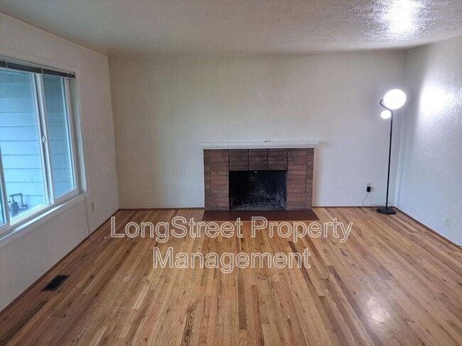 Building Photo - 1930 NW Kings Blvd